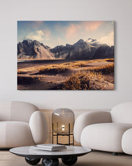 After Hover: Berge in einer Wüstenlandschaft