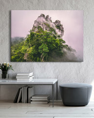 After Hover: Asiatische Berglandschaft