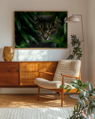 After Hover: Katze zwischen Blättern