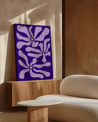 After Hover: Retro Blumen Muster in Violett