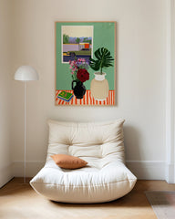 After Hover: Modernes Stillleben mit Monstera und Blumen